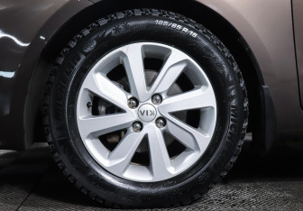 Подержанный автомобиль Kia Rio Hatchback 2017 года (8 фото)