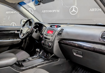 Подержанный автомобиль Kia Sorento 2018 года (11 фото)