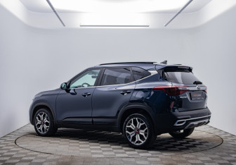 Подержанный автомобиль Kia Seltos 2021 года (7 фото)