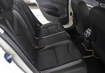 Подержанный автомобиль Peugeot 408 2016 года (12 фото)