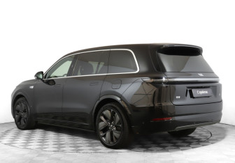 Подержанный автомобиль LiXiang L9 2024 года (7 фото)