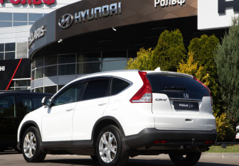 Подержанный автомобиль Honda CR-V 2013 года (5 фото)