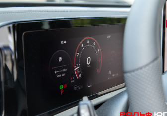 Подержанный автомобиль Volkswagen Tiguan 2026 года (9 фото)