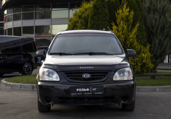 Подержанный автомобиль Kia Carens 2005 года (2 фото)