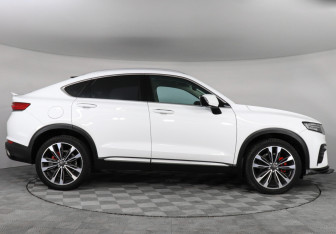 Подержанный автомобиль Geely Tugella 2022 года (4 фото)