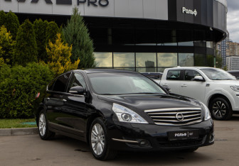 Подержанный автомобиль Nissan Teana 2012 года (2 фото)