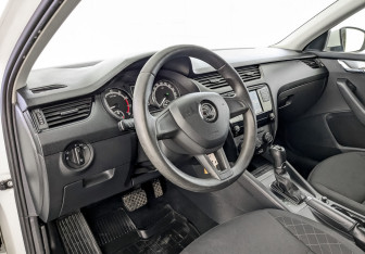 Подержанный автомобиль Skoda Octavia Liftback 2018 года (16 фото)