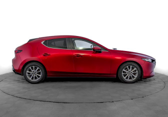 Подержанный автомобиль Mazda 3 Hatchback 2019 года (4 фото)