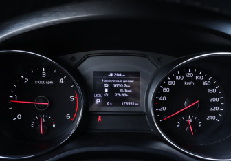 Подержанный автомобиль Kia Carnival 2019 года (11 фото)