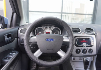 Подержанный автомобиль Ford Focus Wagon 2010 года (13 фото)