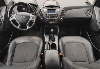 Подержанный автомобиль Hyundai ix35 2015 года (10 фото)
