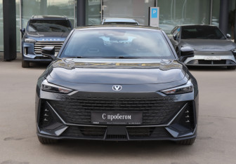 Подержанный автомобиль Changan UNI-V 2023 года (2 фото)