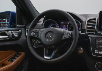 Подержанный автомобиль Mercedes-Benz GLE 2017 года (16 фото)
