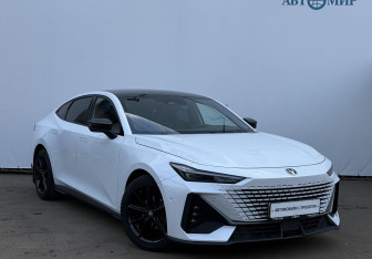 Подержанный автомобиль Changan UNI-V 2023 года (3 фото)