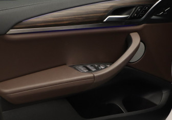 Подержанный автомобиль BMW X3 2024 года (13 фото)