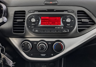 Подержанный автомобиль Kia Picanto 2012 года (17 фото)