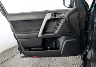 Подержанный автомобиль Toyota Land Cruiser Prado 2021 года (20 фото)