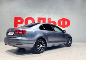 Подержанный автомобиль Volkswagen Jetta Sedan 2015 года (4 фото)