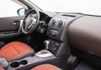 Подержанный автомобиль Nissan Qashqai 2008 года (10 фото)