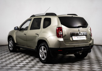 Подержанный автомобиль Renault Duster 2013 года (7 фото)