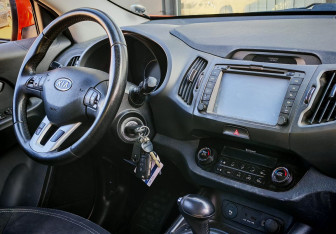 Подержанный автомобиль Kia Sportage 2011 года (9 фото)