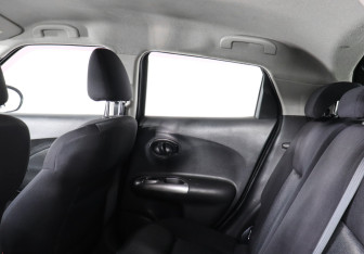Подержанный автомобиль Nissan Juke 2011 года (8 фото)