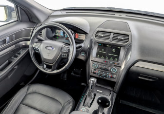 Подержанный автомобиль Ford Explorer 2018 года (30 фото)