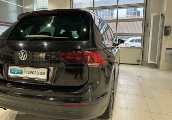 Подержанный автомобиль Volkswagen Tiguan 2018 года (10 фото)