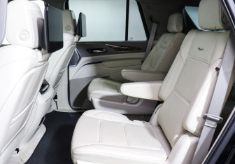 Подержанный автомобиль Cadillac Escalade Suv 2021 года (10 фото)