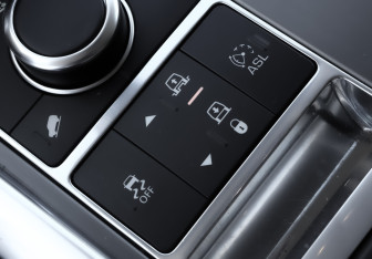 Подержанный автомобиль Land Rover Range Rover Sport 2015 года (25 фото)