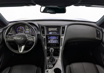 Подержанный автомобиль Infiniti Q60 Coupe 2020 года (14 фото)
