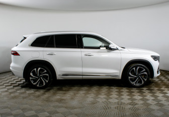 Подержанный автомобиль Geely Monjaro 2023 года (4 фото)