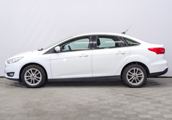 Подержанный автомобиль Ford Focus Sedan 2018 года (8 фото)