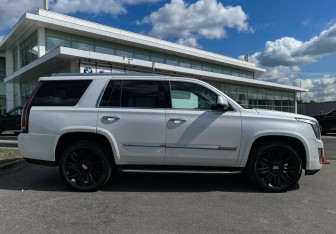 Подержанный автомобиль Cadillac Escalade Suv 2018 года (4 фото)