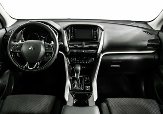 Подержанный автомобиль Mitsubishi Eclipse Cross 2021 года (10 фото)