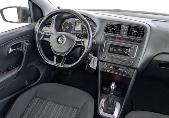 Подержанный автомобиль Volkswagen Polo Sedan 2017 года (26 фото)