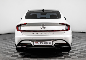 Подержанный автомобиль Hyundai Sonata 2022 года (6 фото)