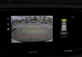 Подержанный автомобиль Kia Carnival 2021 года (16 фото)