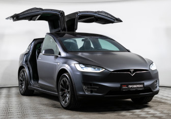 Подержанный автомобиль Tesla Model X 2018 года (21 фото)