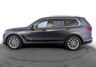 Подержанный автомобиль BMW X7 2019 года (8 фото)