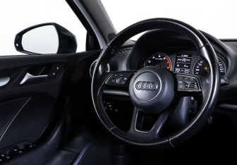Подержанный автомобиль Audi A3 Sedan 2016 года (12 фото)