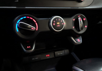 Подержанный автомобиль Kia Rio Hatchback 2021 года (20 фото)