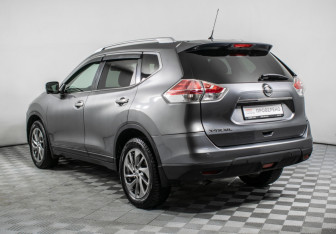Подержанный автомобиль Nissan X-Trail 2016 года (7 фото)