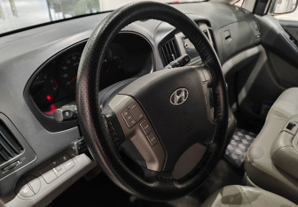 Подержанный автомобиль Hyundai Grand Starex 2015 года (15 фото)