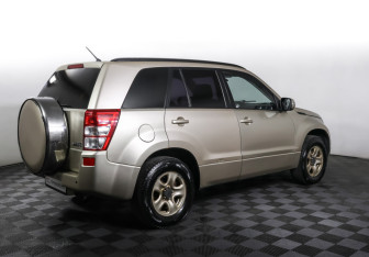 Подержанный автомобиль Suzuki Grand Vitara 2010 года (5 фото)