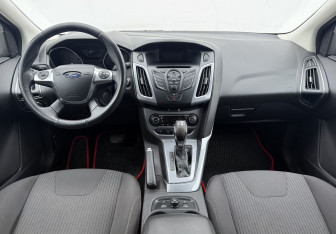 Подержанный автомобиль Ford Focus Hatchback 2012 года (12 фото)