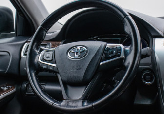 Подержанный автомобиль Toyota Camry Sedan 2016 года (15 фото)