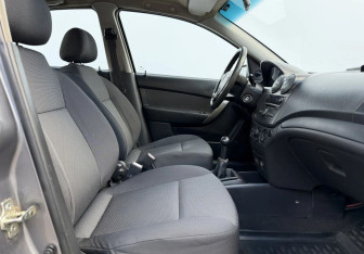 Подержанный автомобиль Chevrolet Aveo Sedan 2007 года (10 фото)
