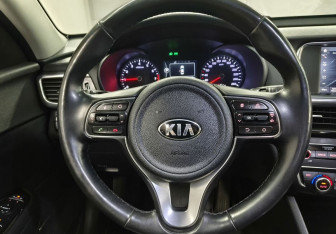 Подержанный автомобиль Kia Optima Sedan 2017 года (12 фото)
