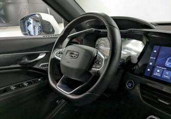 Подержанный автомобиль Geely Tugella 2023 года (24 фото)